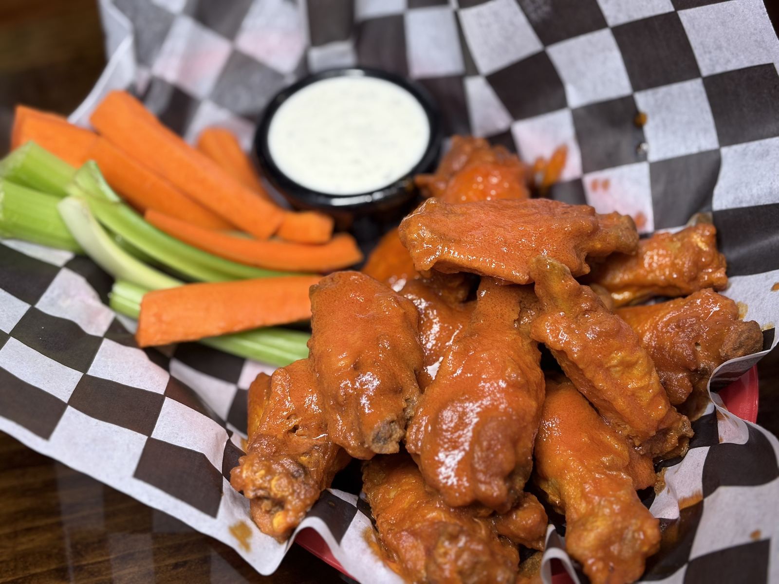 Buffalo wings with ranch, carrots and celery