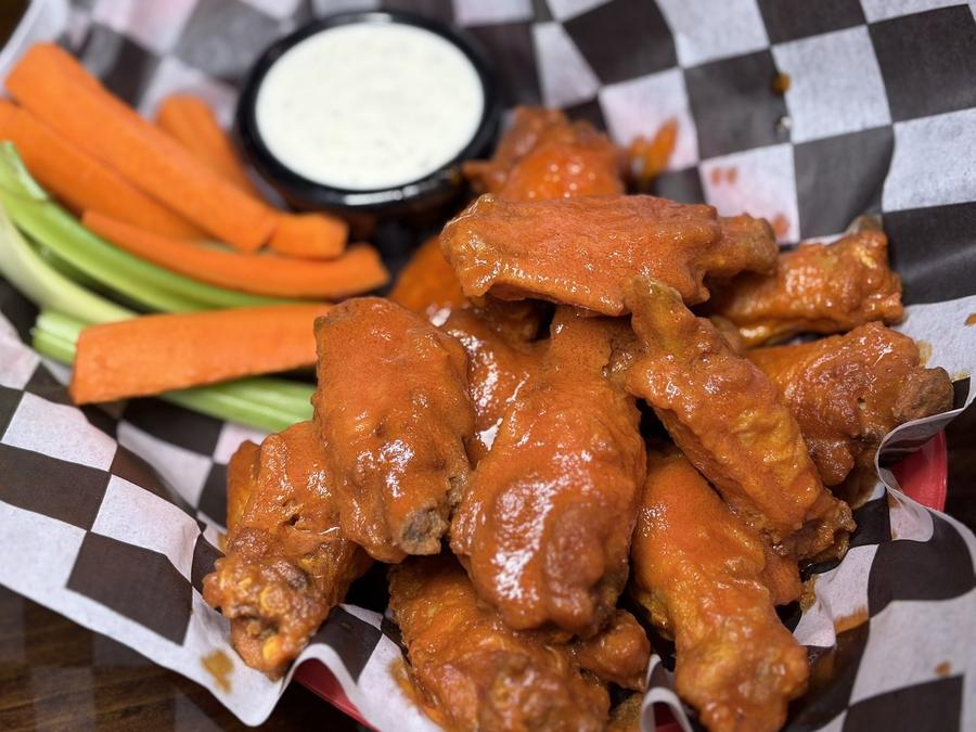 Buffalo wings with carrots and celery